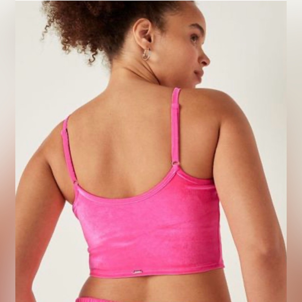 PINK Hot Pink Ultimate Lightly Lined Crop Bra Top size M - Picture 2 of 9